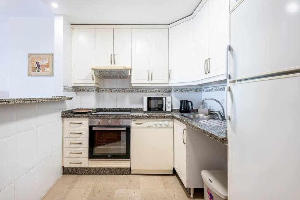 797 Holiday Rentals- Hermoso Apartamento Para 4 En Бенальмадена Экстерьер фото