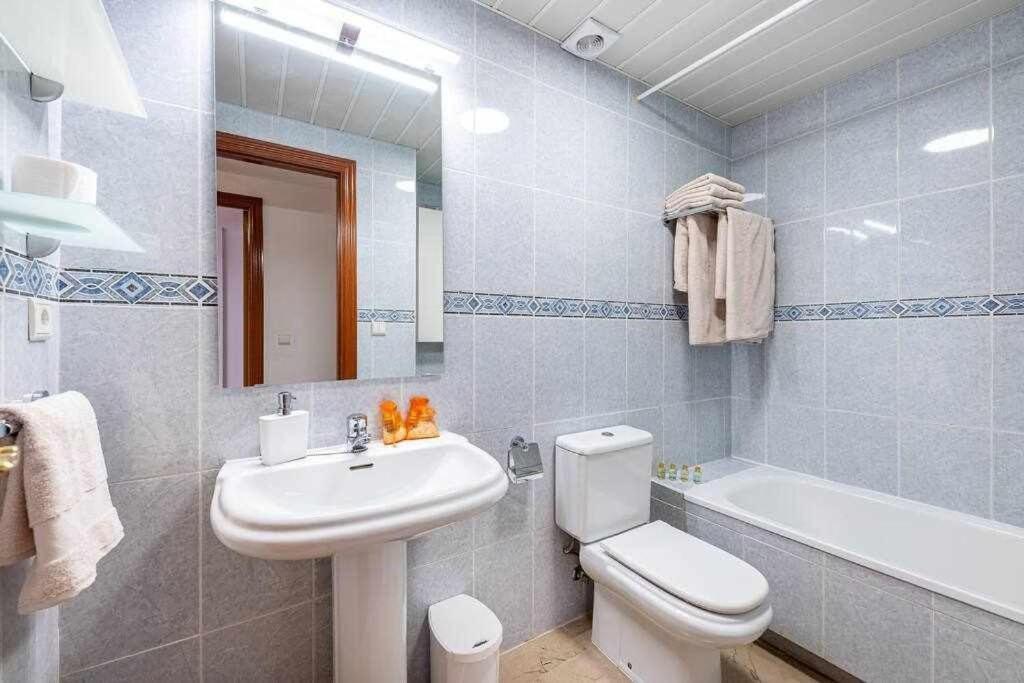 797 Holiday Rentals- Hermoso Apartamento Para 4 En Бенальмадена Экстерьер фото